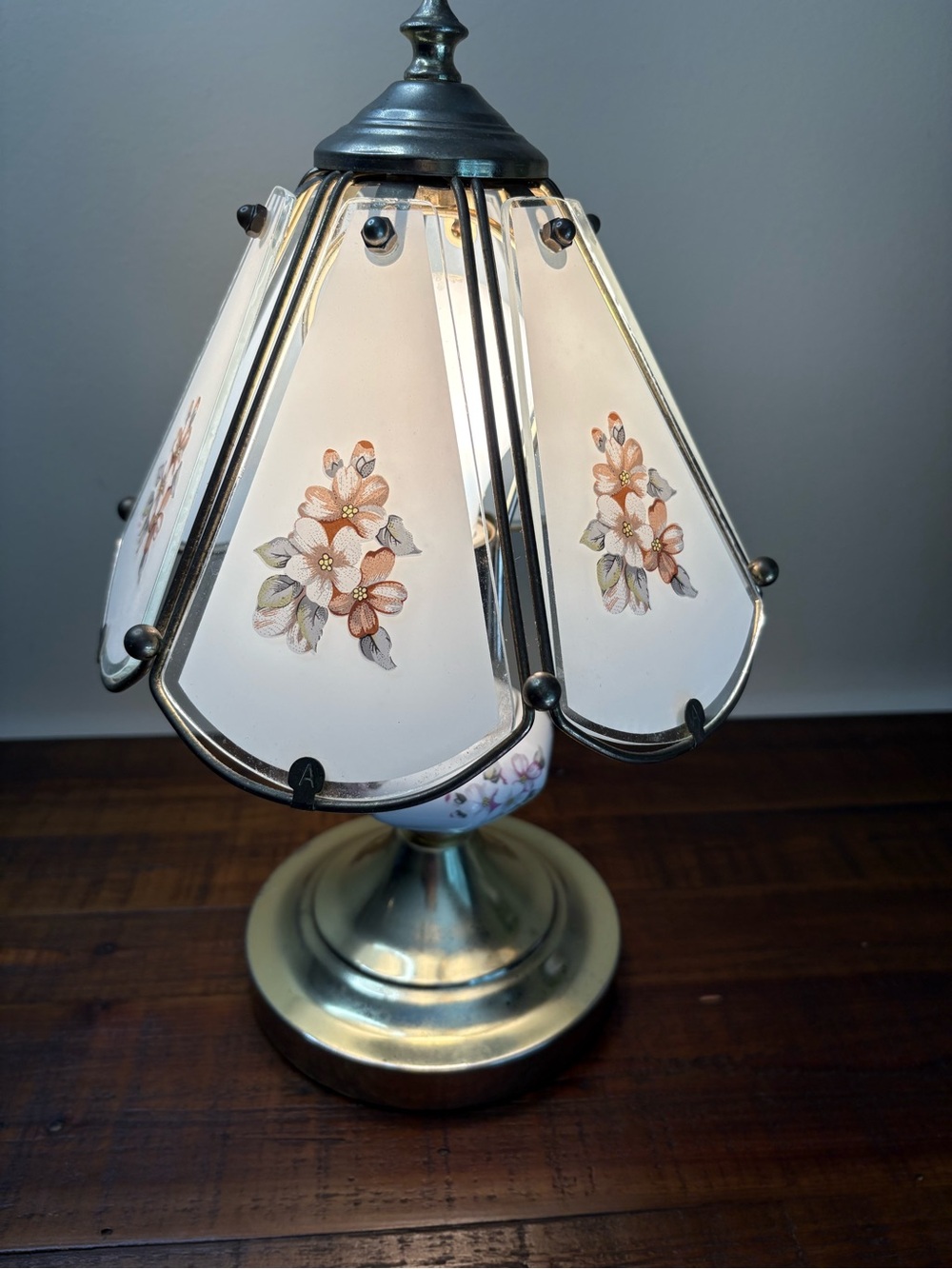 Vintage 3- Way Touch Accent Lamp - Picture 2 of 10